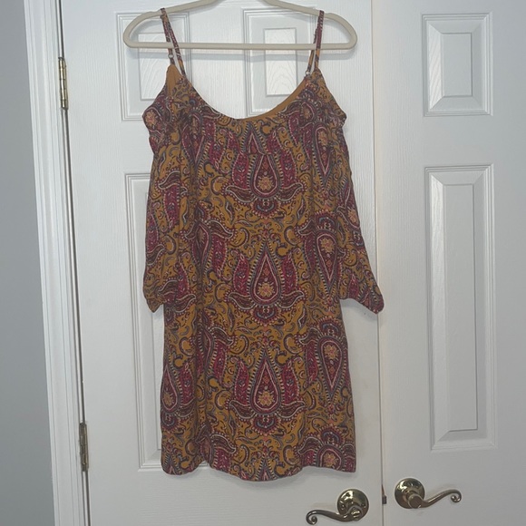 HOLLISTER PAISLEY COLD SHOULDER DRESS - SIZE LARGE - Picture 4 of 7